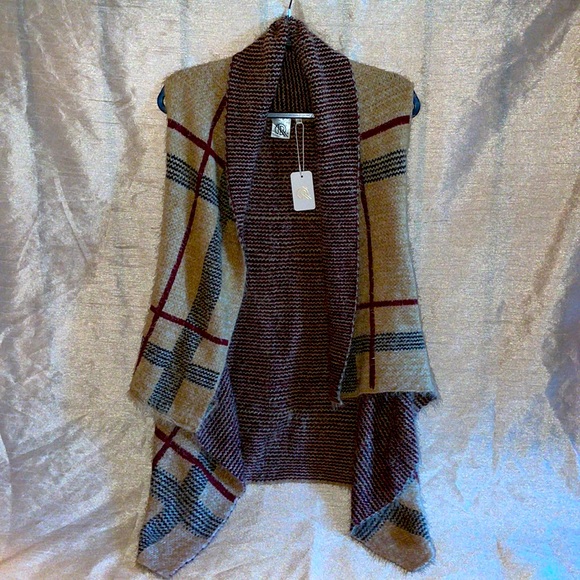 Fashion apparel & accessories Sweaters - NWT Women’s Shawl.  One size.  100% polyester.